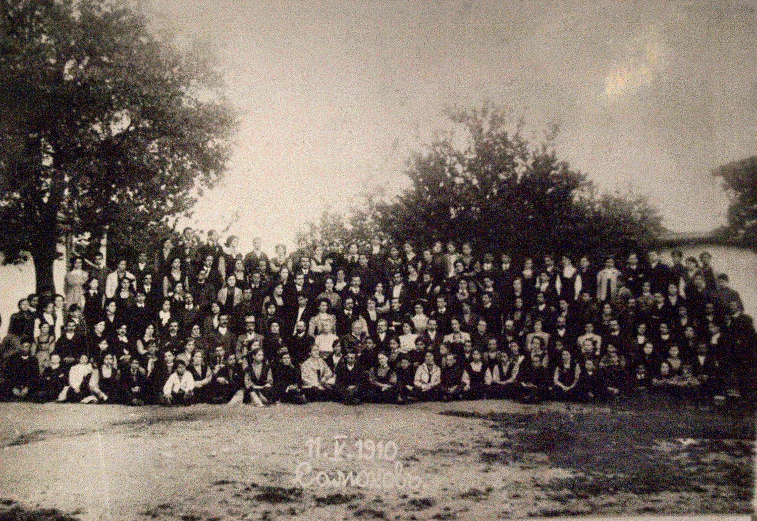 faculty-and-students-at-the-american-school-campus-1910_resizedjpg