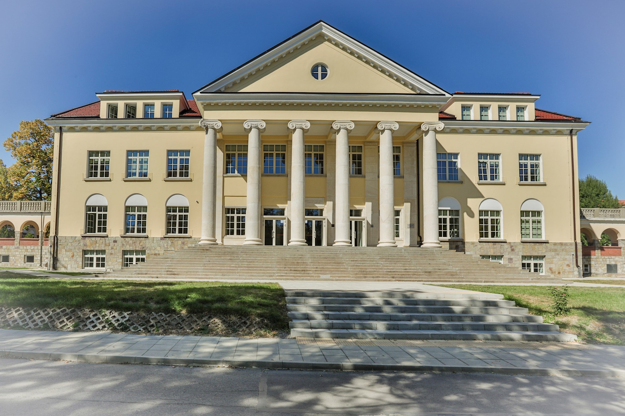 Academic Buildings Gallery (e-10).jpg