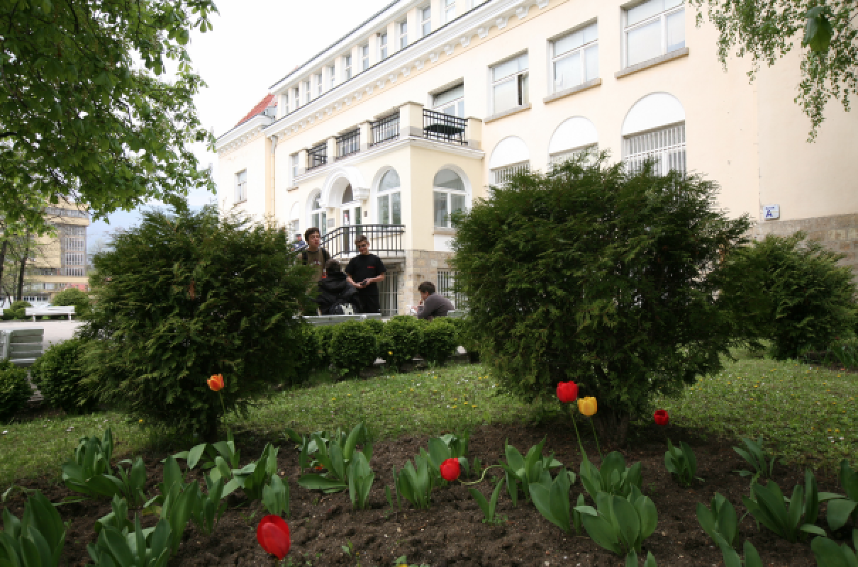 Academic Buildings Sanders Hall (screen-shot-2018-05-14-at-70626-pm).png