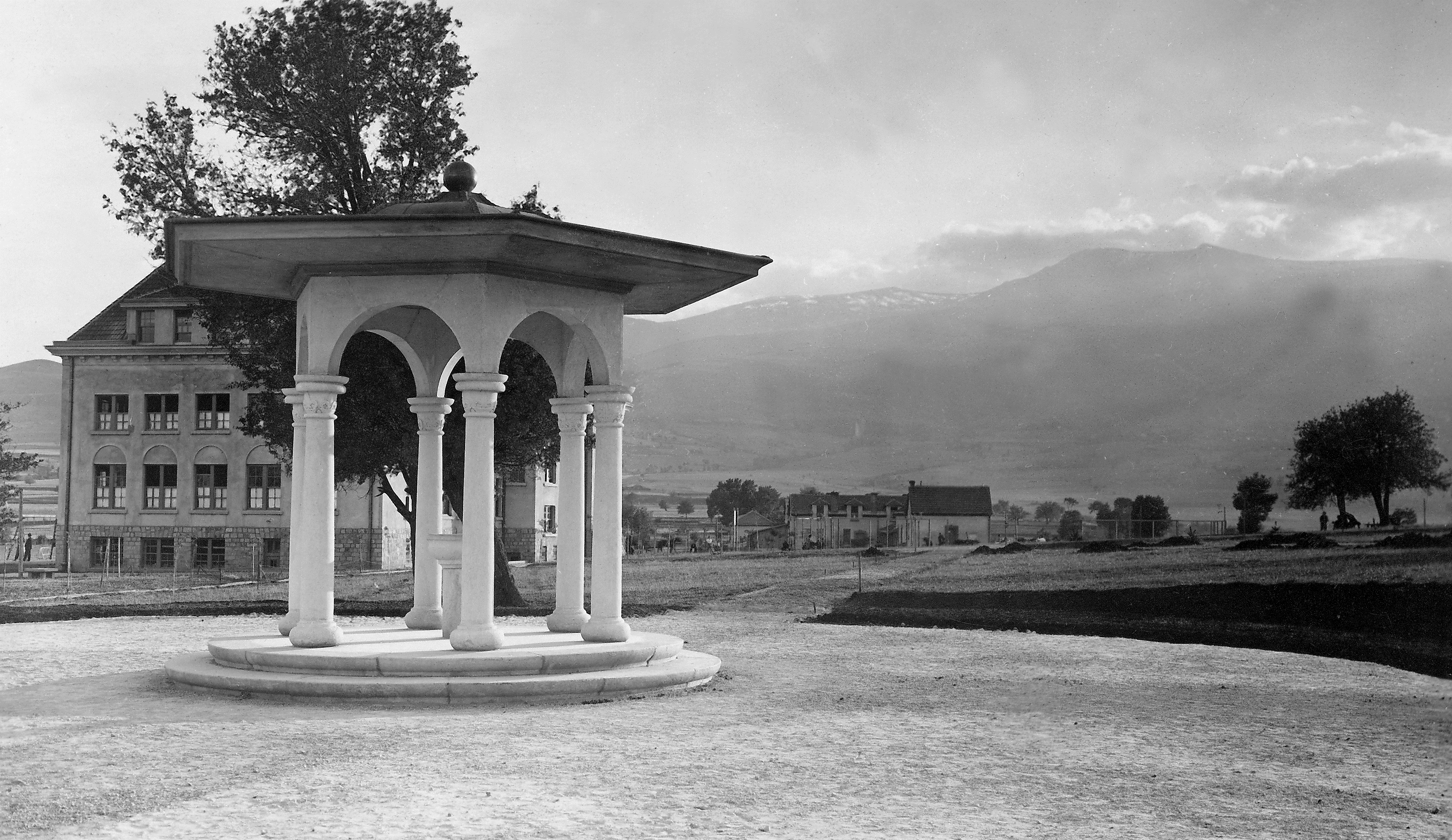 History 01 (campus-the-fountain-cropped).jpg