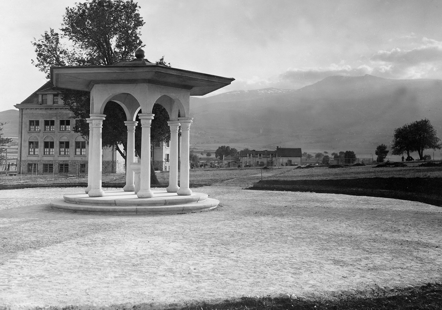 History Gallery 12 (campus-the-fountain_resized).jpg