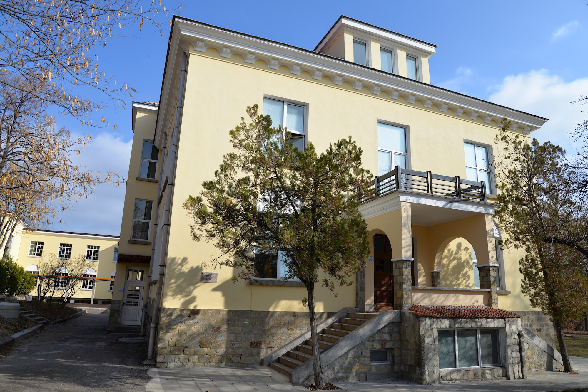 Academic Buildings Djerassi Hall (dsc_1922).jpg